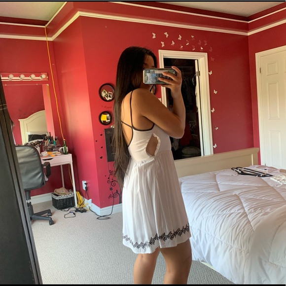 ✨2/$20✨ White Zaful Summer Dress - Picture 2 of 4